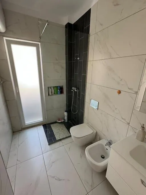 Flora Appartement Tirana 0*,  Albania
