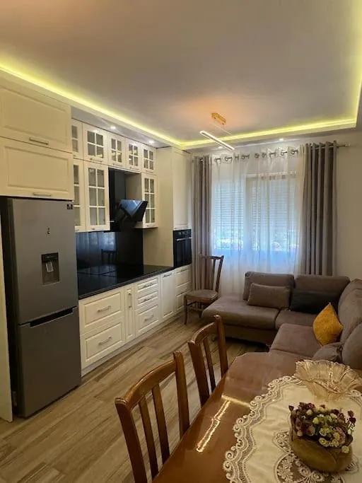 Flora Appartement Tirana 0*,